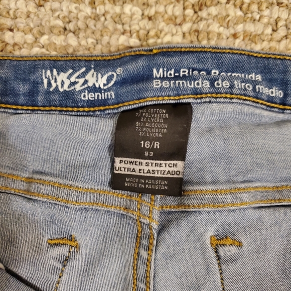 Women's Mossimo Jean Shorts - Picture 3 of 3